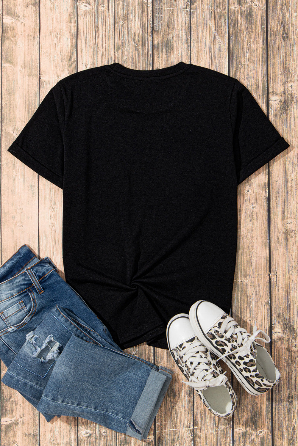 Stand Out with the Graphic Round Neck Short Sleeve T-Shirt